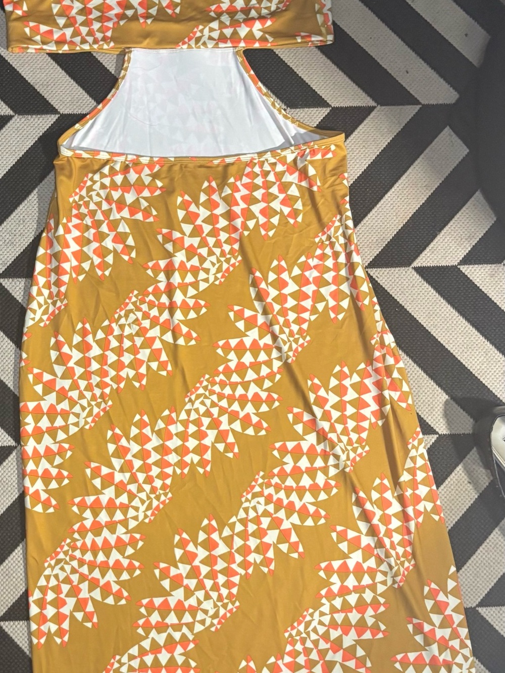 Cutout Maxi Dress in Mustard Geo farm rio x adidas dress - Picture 4 of 4